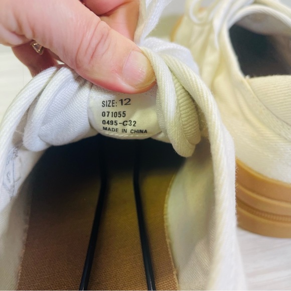 Vintage 90s Guess Cream Canvas Chunky Tread Sneakers size 12 - Picture 7 of 7